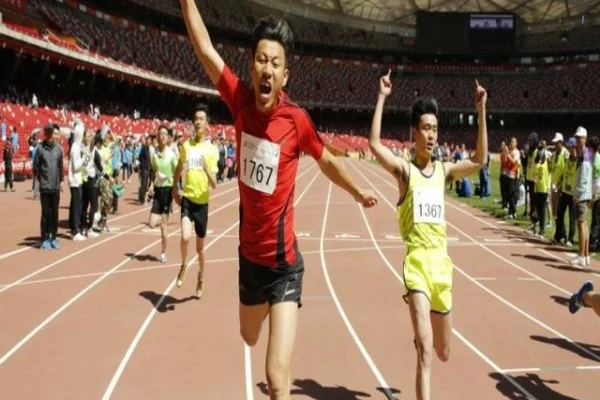 常规赛焦点油人战火焰麦克戴维与胡伯多对位比拼关键胜负手